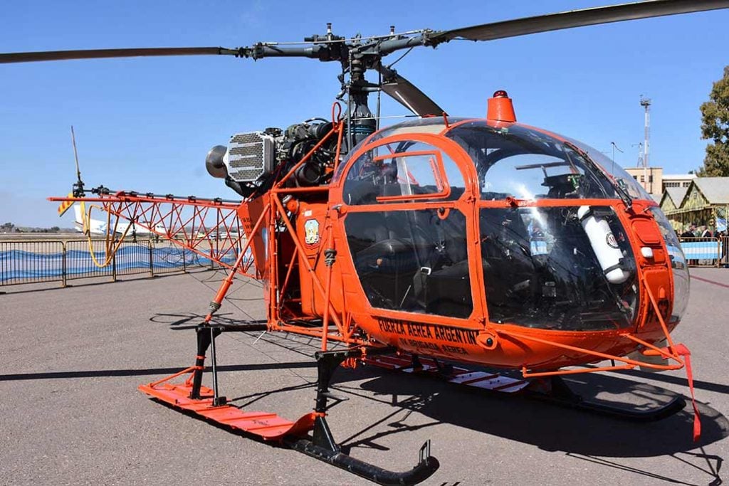 aerospatiale-SA-315B-Lama-hangarx-fuerza-aerea-argentina-mendoza-busqueda-rescate-40-aniversario