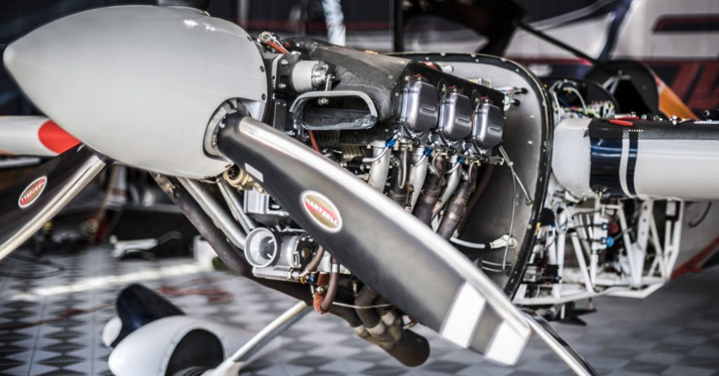 lycoming-thunderbolt-AEIO-540-EXP-mathias-dolderer-Red-Bull-Air-Race-engine-by-predrag-vuckovic