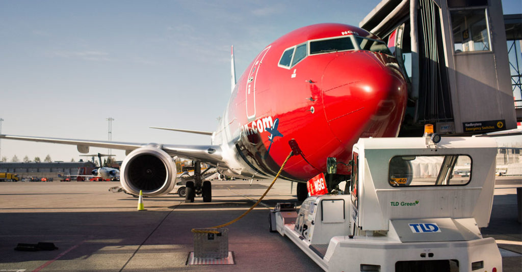 La aerolínea de bajo costo Norwegian Air Argentina (NAA) recibió hoy la autorización para la operación de 153 rutas por parte del Ministerio de Transporte de la Nación, que otorga a la compañía el permiso para operar vuelos a 73 destinos domésticos y 80 internacionales por un plazo de quince años.
