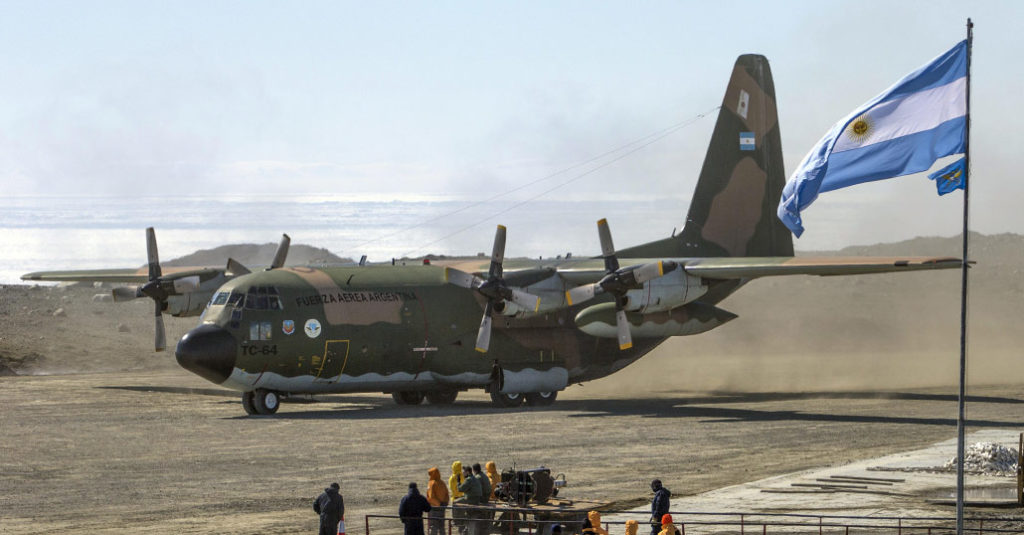 HANGAR X - Campaña Antártica 2017-2018: Llegó a Marambio un helicóptero Bell 212