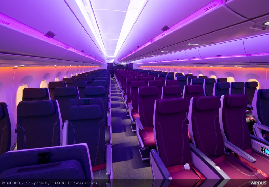 HANGAR X - Airbus entregó el primer A350-1000 a Qatar Airways