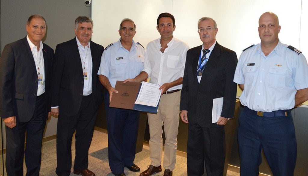 HANGAR X - El Aeropuerto de Carrasco recibió su certificación bajo normas LAR