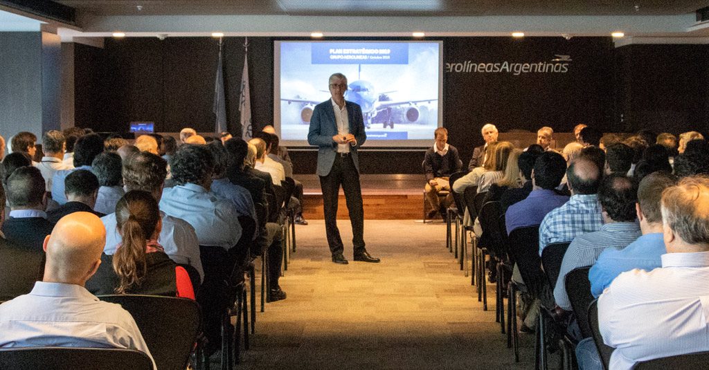 HANGAR X - Aerolíneas Argentinas presentó su nuevo plan estratégico