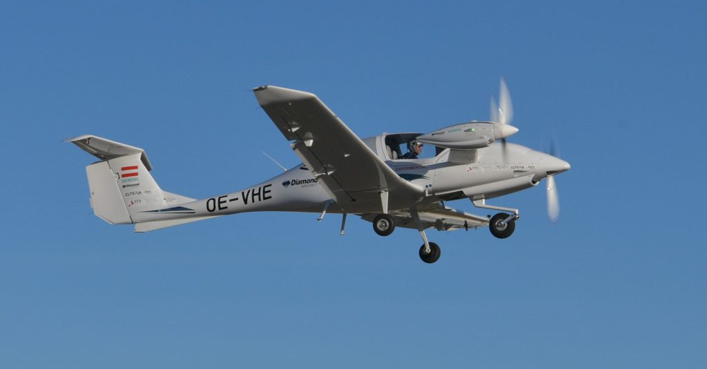 HANGAR X - Diamond Aircraft y Siemens realizaron el primer vuelo de un DA40 híbrido