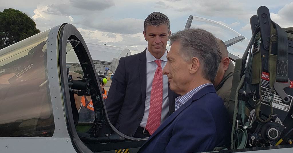 HANGAR X - Mauricio Macri, Presidente de la Nación Argentina, a bordo de un IA-63 Pampa III