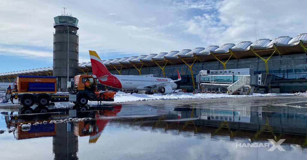 Iberia recupera gradualmente sus vuelos por la nieve en el Aeropuerto de Madrid
