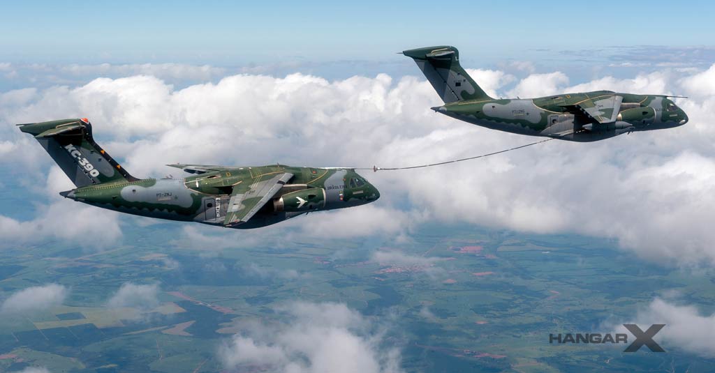 Reabastecimiento en vuelo entre dos KC-390 Millennium