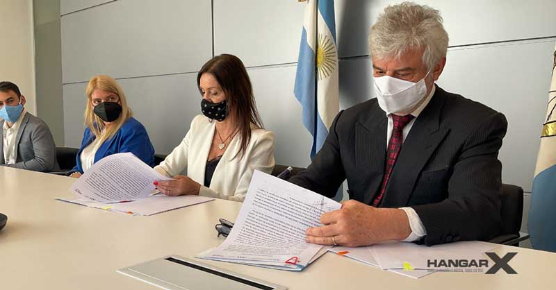 Aeropuerto Internacional de Rosario firmó acuerdo con ANAC para el control aviar