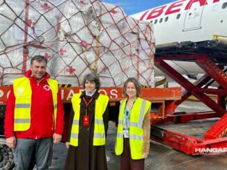 Iberia lleva 12 toneladas de ayuda humanitaria a Budapest para responder a la emergencia en Ucrania