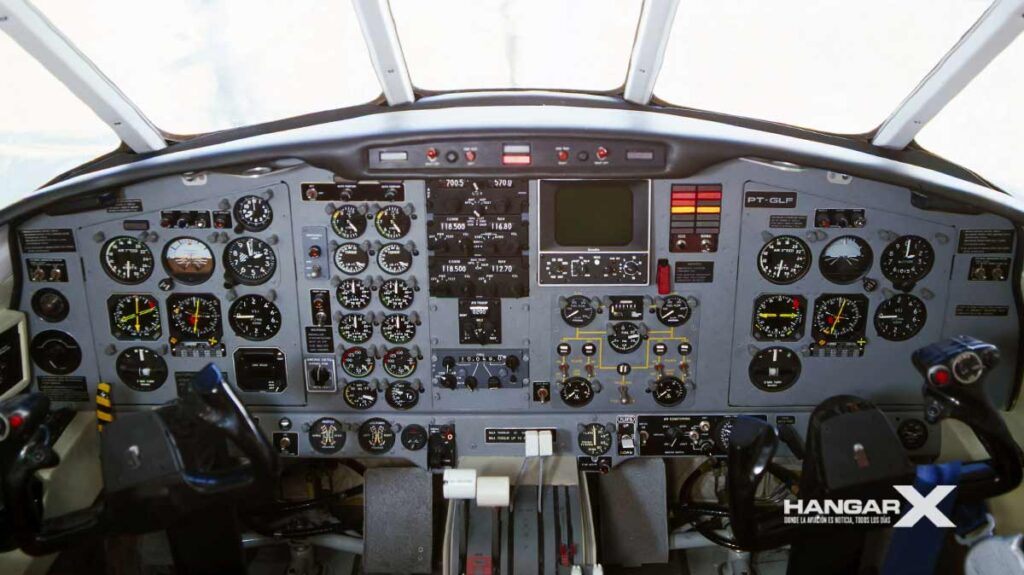 Embraer EMB 110 Bandeirante (Cockpit)
