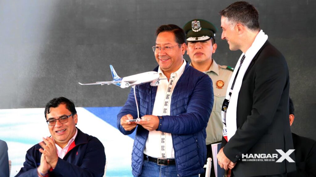 Luis Arce Catacora, presidente de Bolivia, en la presentación del primer Airbus A330 de Boliviana de Aviación (BoA)