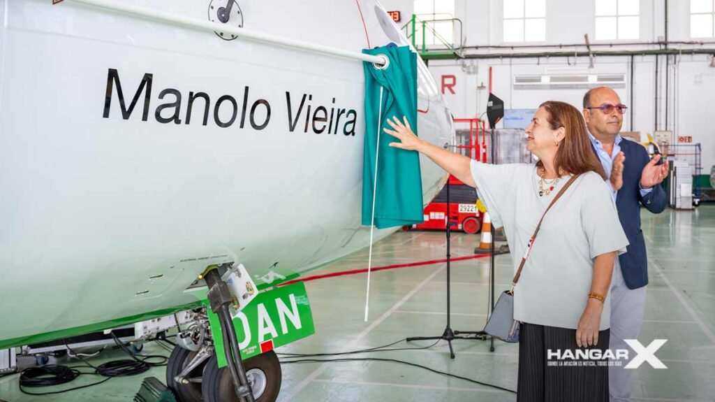 Binter rinde homenaje a Manolo Vieira en su nuevo ATR 72-600