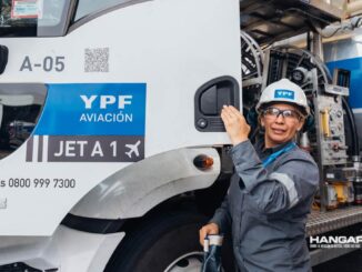 Natalia del Valle Bonifacio: Primera mujer en abastecer combustible JETA1 de YPF Aviación en Aeroparque