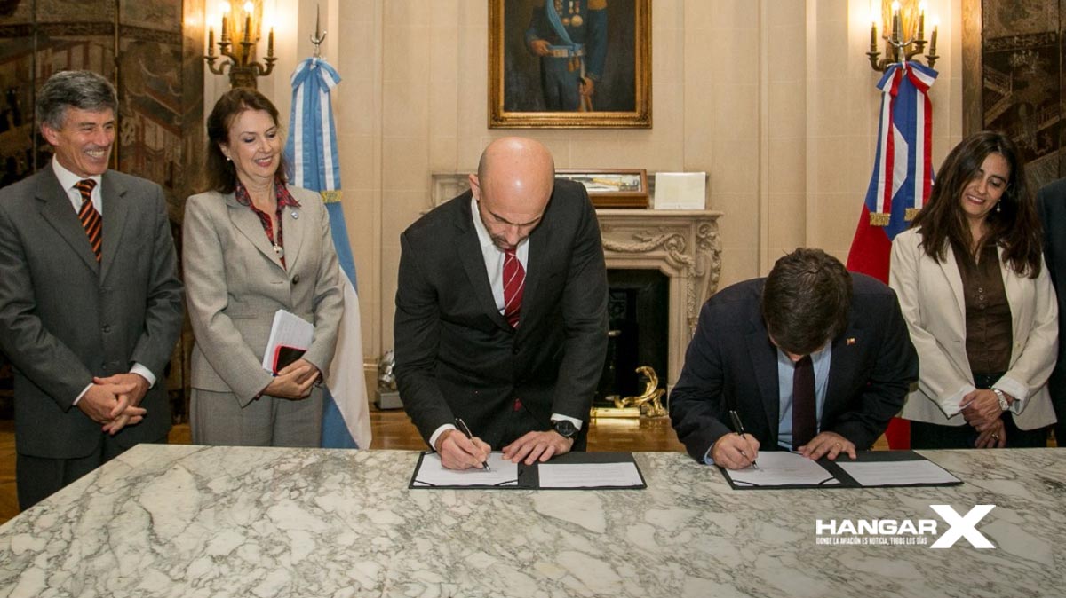 Argentina y Chile firman acuerdo para potenciar conectividad aérea
