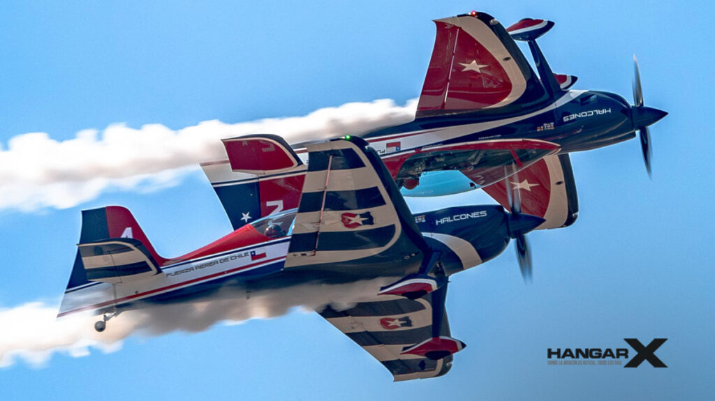 Presentación de la Escuadrilla de Acrobacia Aérea "Los Halcones" de la Fuerza Aérea de Chile, durante la FIDAE 2024