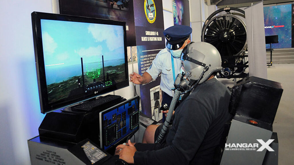 Tecnología y simuladores de vuelo destacan en FIDAE 2024