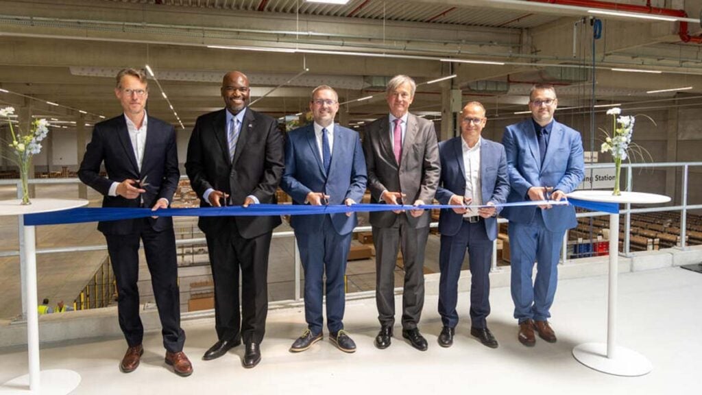 Directivos de Boeing y autoridades alemanas inauguran nuevo centro de repuestos en Dormagen