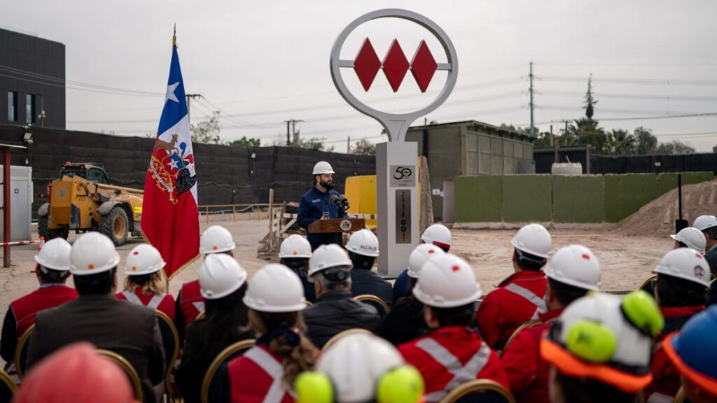 Presidente Gabriel Boric anuncia la Línea A del Metro de Santiago en acto oficial con autoridades y trabajadores de la construcción