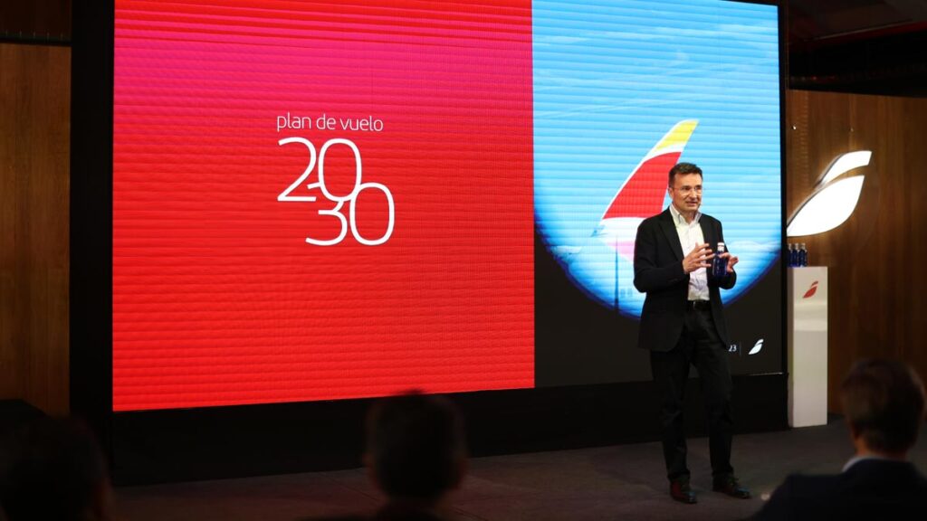 Marco Sansavini presenta el Plan de Vuelo 2030 de Iberia en evento oficial