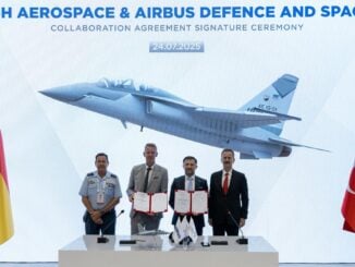 Autoridades de Airbus y TAI durante la firma del acuerdo por los aviones HÜRJET entre España y Turquía