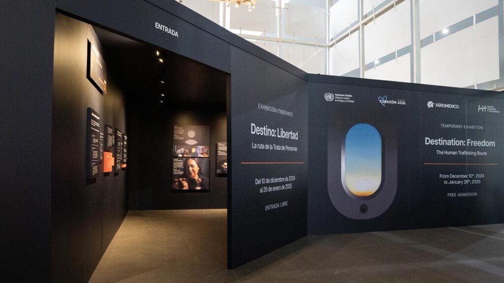 Exposición “Destino: Libertad” de Aeroméxico contra la trata de personas, exhibida en el Museo Memoria y Tolerancia.
