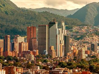 Vista panorámica del centro financiero de Bogotá, Colombia, en el contexto del programa Stopover Bogotá impulsado por Avianca