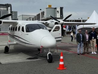 Tecnam P2012 en F-AIR Colombia 2025 junto al equipo de Transair Leasing