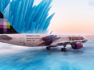 Avión Airbus A321neo de Volaris con diseño temático de Superman, en alianza con Warner Bros