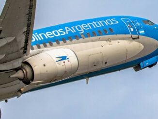 Boeing 737-800 (LV-FSK) de Aerolíneas Argentinas en vuelo tras anunciar resultados financieros positivos en 2024