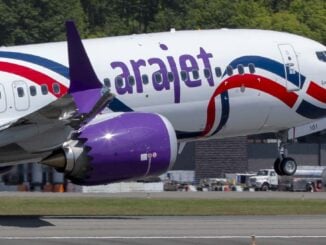 Avión de Arajet despegando con nuevo diseño, rutas desde Córdoba, Mendoza y Rosario a Punta Cana