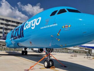Avión carguero de Azul Cargo en plataforma durante su expansión internacional