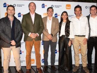 Ejecutivos de Itaú Uruguay, Duty Free Uruguay y Aeropuertos Uruguay en el lanzamiento de su alianza en el Aeropuerto de Carrasco
