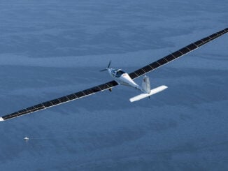 Avión SolarStratos en vuelo sobre Suiza tras batir el récord mundial de altitud para un avión eléctrico solar