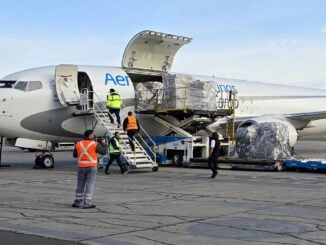Boeing 737-800F de Aerolíneas Argentinas Cargo operando en Neuquén durante la prueba piloto con Mercado Libre