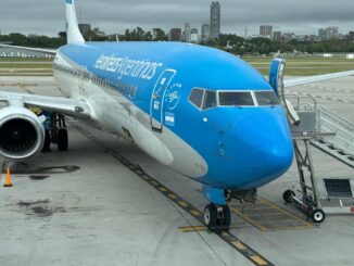 Avión Boeing 737 de Aerolíneas Argentinas en Aeroparque, usado en la nueva ruta a Brasil y Buzios-Cabo Frío.