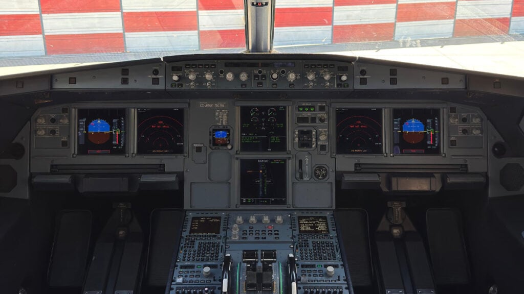 Cabina de un Airbus A321neo utilizada para ilustrar los cambios en licencias y habilitaciones de pilotos según la Resolución 651 de ANAC