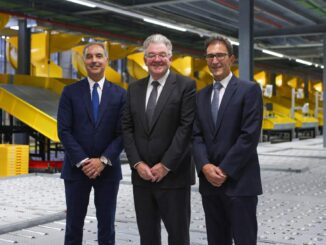 Directivos de DHL Express en la inauguración del nuevo hub internacional en el Aeropuerto de Barcelona-El Prat