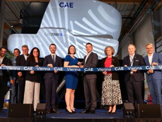 Inauguración del centro de entrenamiento CAE Viena con autoridades y directivos de la compañía