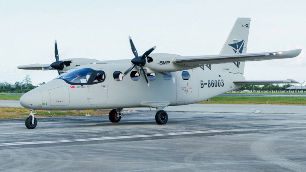 Tecnam P2012 SMP del Goshawk Project de Apex Aviation en pista de Taiwán
