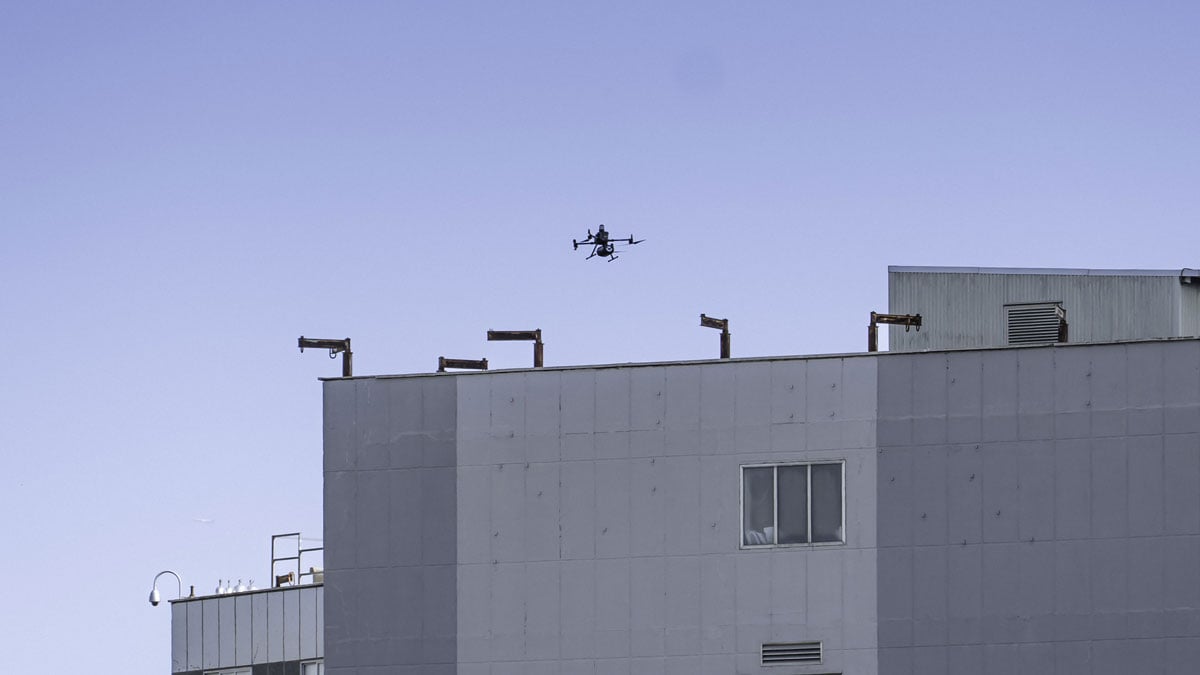 Vuelo de dron conecta hospitales en Madrid con tecnología U-Space