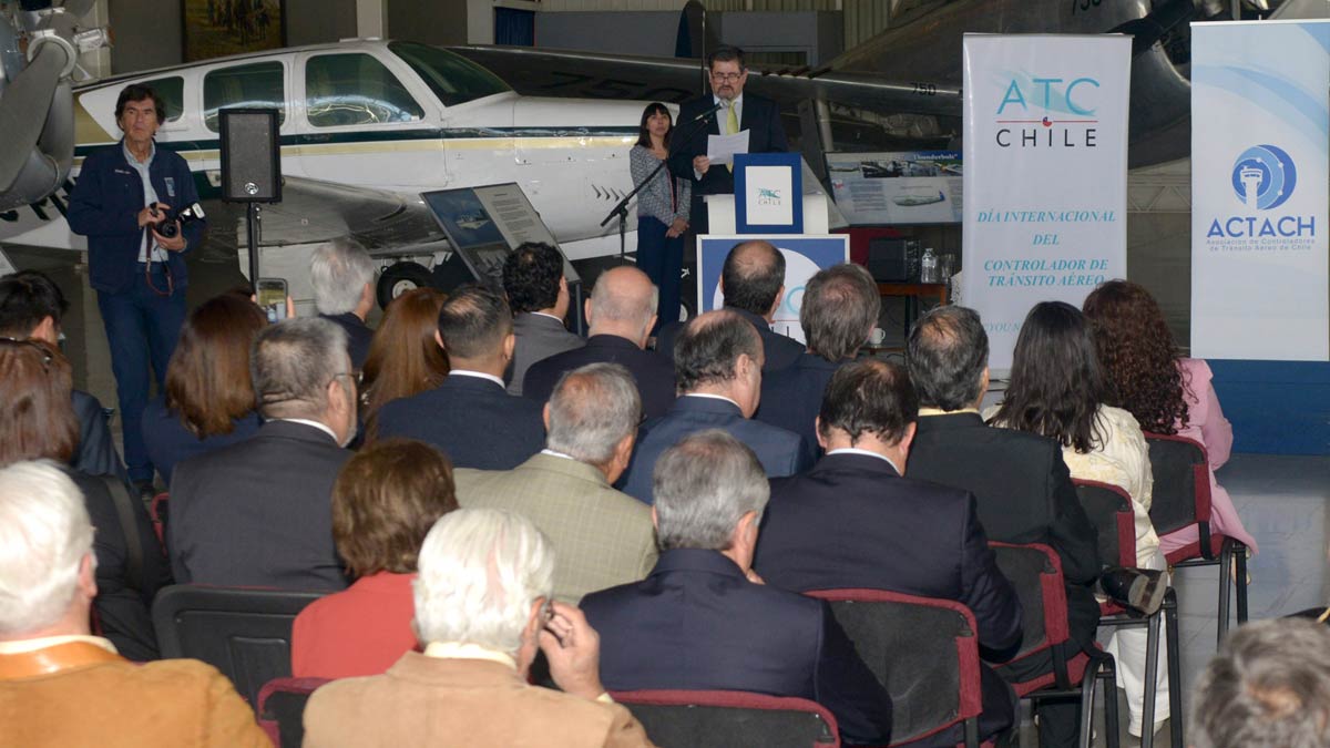 Ceremonia del Día Internacional del Controlador de Tránsito Aéreo en Chile, organizada por el Colegio de Controladores en el Museo Nacional Aeronáutico y del Espacio.
