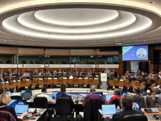 Autoridades europeas y representantes de ENAIRE durante la presentación de las conclusiones del proyecto U-ELCOME sobre gestión de drones en Europa.