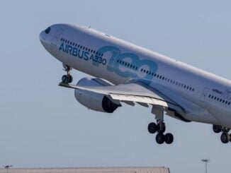 Avión Airbus A330neo en vuelo, modelo incluido en el plan de flota del Grupo Abra.