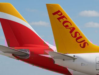 Aviones de Iberia y Pegasus Airlines representando su alianza de código compartido entre España y Turquía.