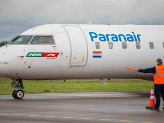 Avión de Paranair en plataforma previo a operar los nuevos vuelos entre Montevideo y Rivera