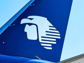 Aleta vertical de un avión de Aeroméxico con el logotipo del águila, representando las nuevas rutas de la aerolínea mexicana hacia Europa.