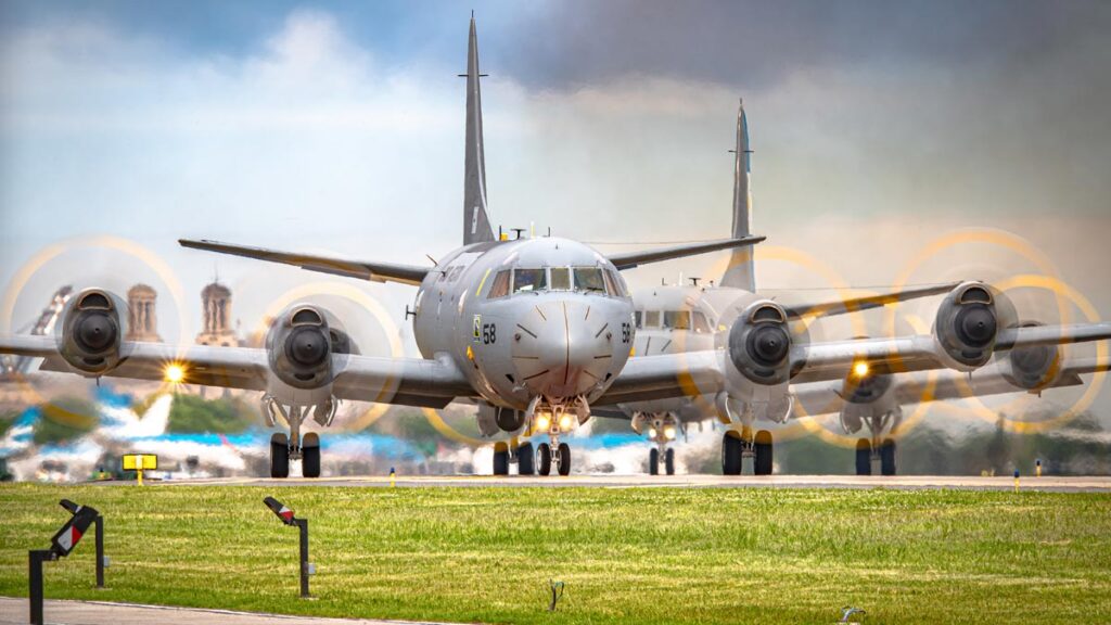 Avión P-3C Orion de la Armada Argentina durante maniobra en Aeroparque.