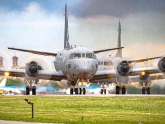 Avión P-3C Orion de la Armada Argentina durante maniobra en Aeroparque.