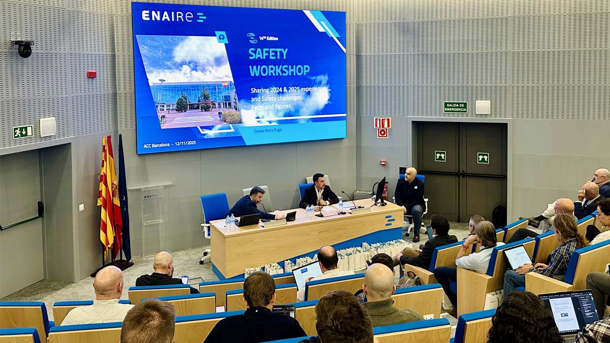 ENAIRE analiza la seguridad aérea en España junto a pilotos y controladores