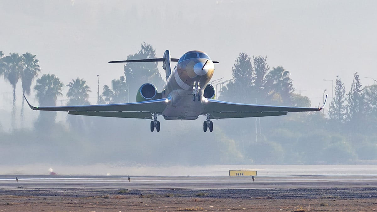 Gulfstream realizó el primer vuelo del G300, el nuevo jet Super-Mediano